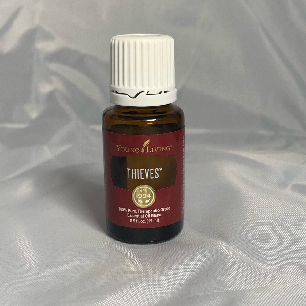 Thieves Essential Oil (15ml)